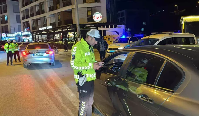 DÜZCE'DE SIKI DENETİMLER SÜRÜYOR: 41 ARACA 156 BİN LİRA CEZA