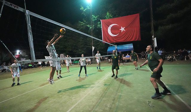 DÜZCE'DE 30 YILDIR DEVAM EDEN VOLEYBOL TURNUVASI