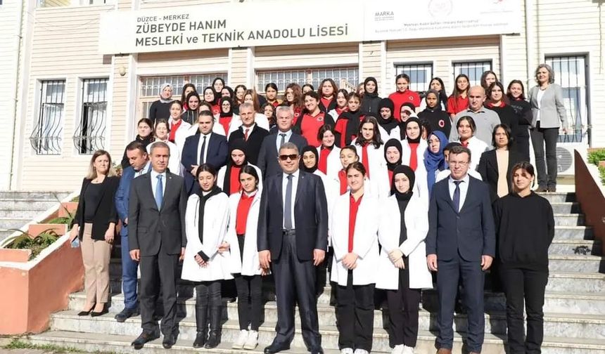 SELÇUK ASLAN ZÜBEYDE HANIM MESLEKİ VE TEKNİK ANADOLU LİSESİNİ ZİYARET ETTİ