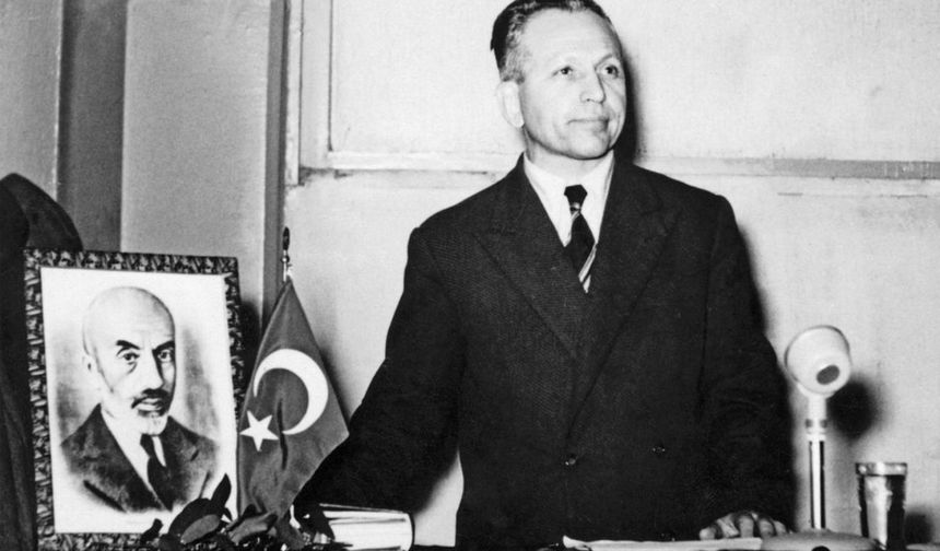 TÜRK DÜŞÜNCE TARİHİNİN ÖNEMLİ İSİMLERİNDEN NURETTİN TOPÇU 49. ÖLÜM YILINDA ANILIYOR