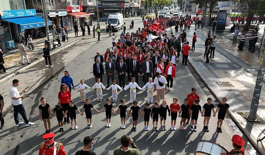 DÜZCE’DE AMATÖR SPOR HAFTASI KORTEJ YÜRÜYÜŞÜ İLE BAŞLADI