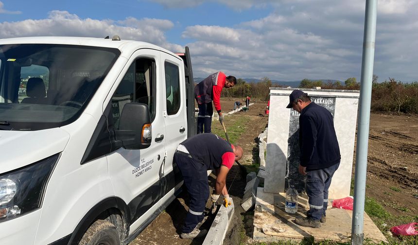 TÜM MEZARLIKLAR DA ÇALIŞMA GERÇEKLEŞTİRİLİYOR