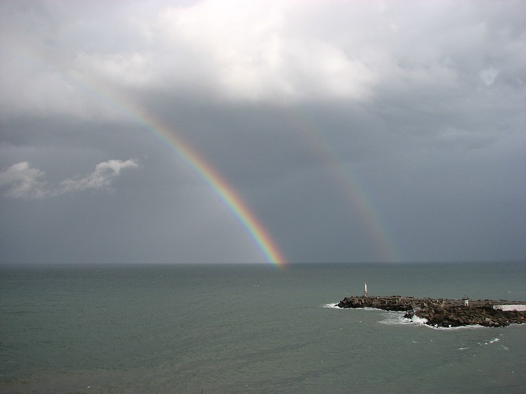 Regenboog_Akçakoca_Turkije_2_januari_2010_-_panoramio