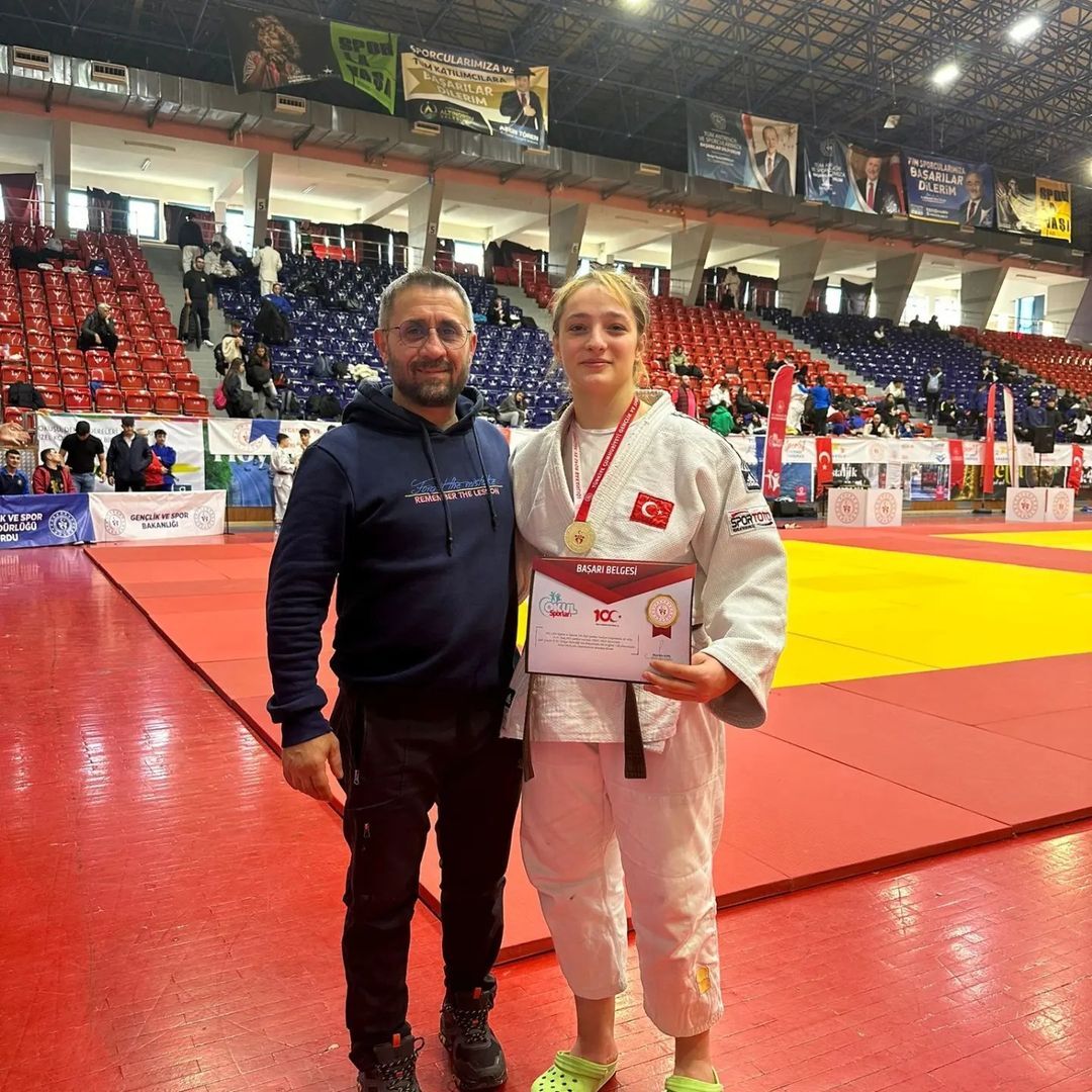 DÜZCE'Lİ SPORCU YAREN SALA TÜRKİYE ŞAMPİYONU OLDU